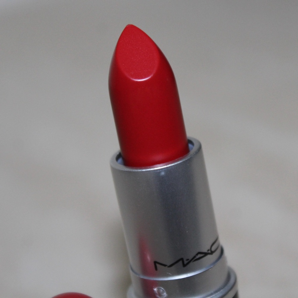 MAC Cosmetics Snow Ball ‘Russian Red’ Matte Lipstick (NWOB) - Picture 12 of 15